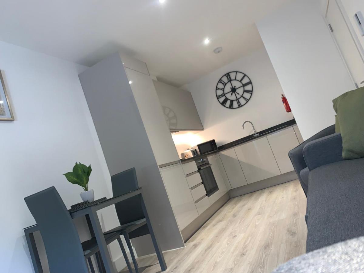 Roomotel - Broadoaks Apartments Солихалл Экстерьер фото