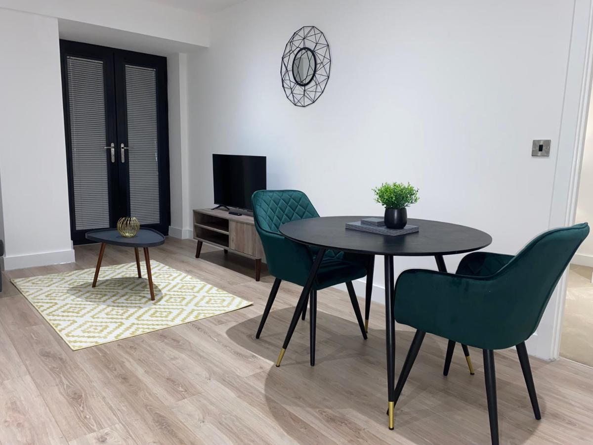 Roomotel - Broadoaks Apartments Солихалл Экстерьер фото